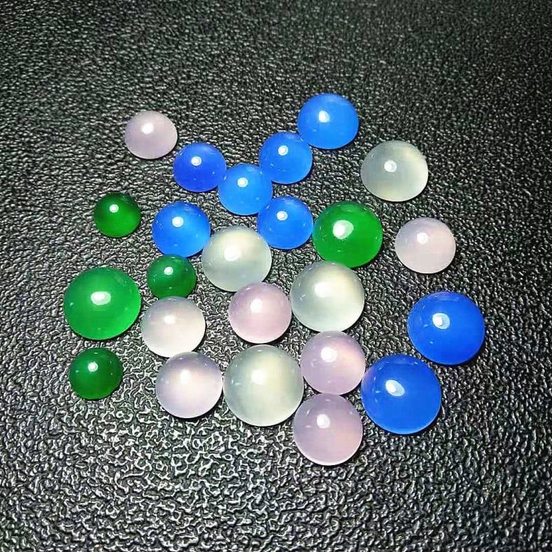 Ovalni cabochon od chalcedona, ledeno proziran i višebojan, prirodni kamen, za prsten