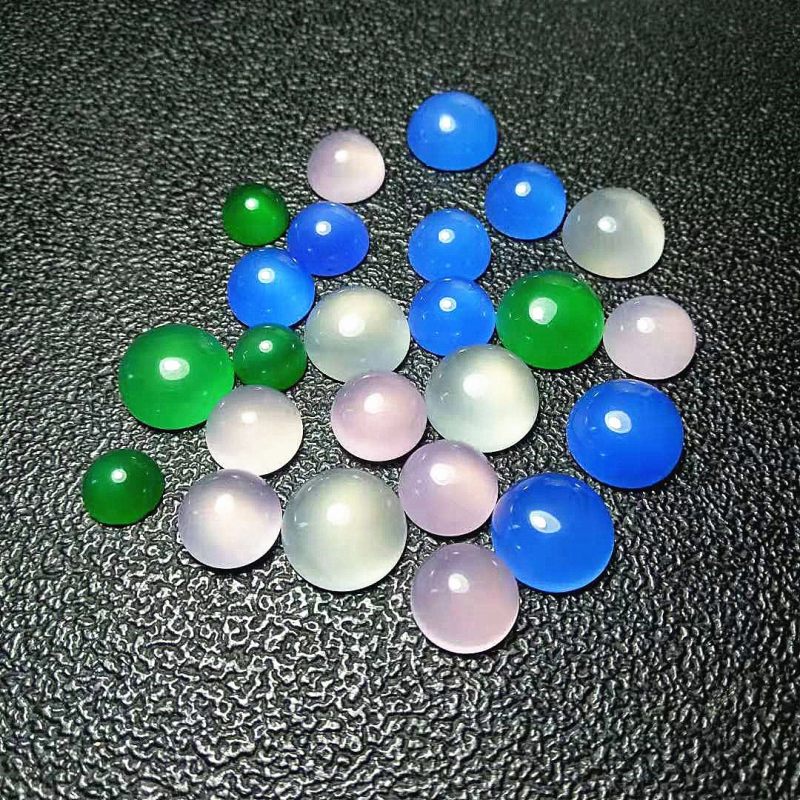 Ovalni cabochon od chalcedona, ledeno proziran i višebojan, prirodni kamen, za prsten
