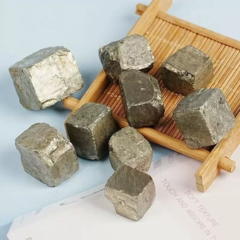 Ornament cub Cuprite natural, pentru învățământ geologic, claritate VS2