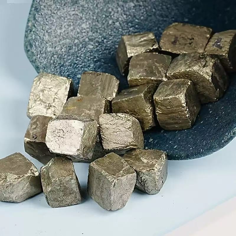 Ornament cub Cuprite natural, pentru învățământ geologic, claritate VS2