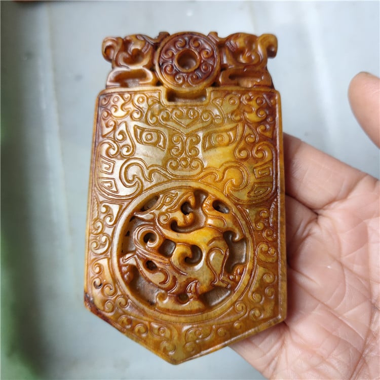 Pandantiv Xiuyu Jade cu dragon, formă geometrică, finisaj polizat, material natural, stil retro