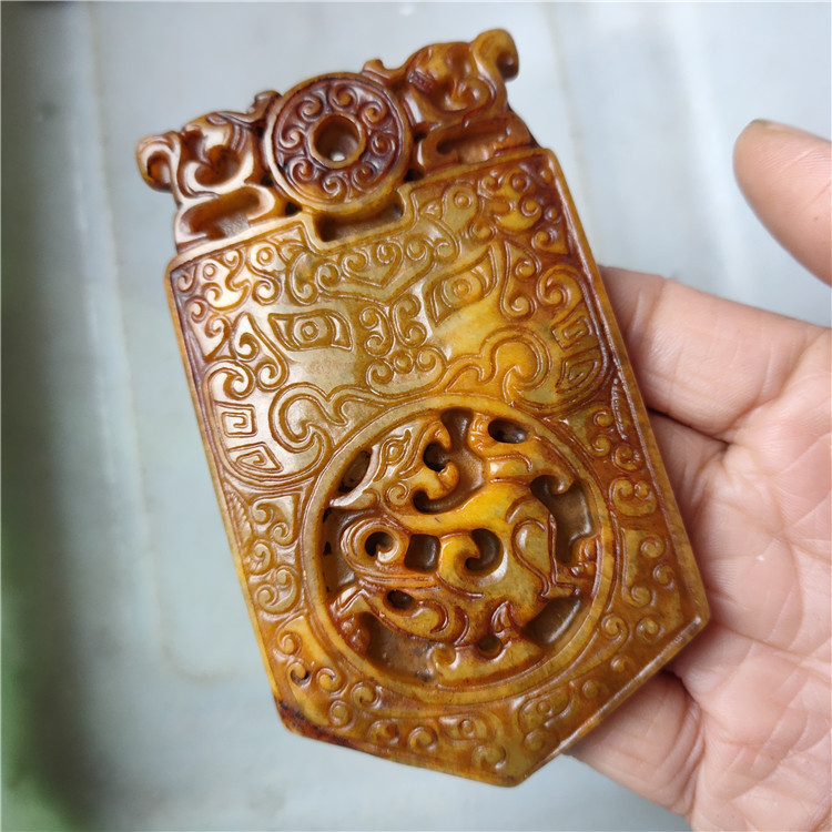 Pandantiv Xiuyu Jade cu dragon, formă geometrică, finisaj polizat, material natural, stil retro