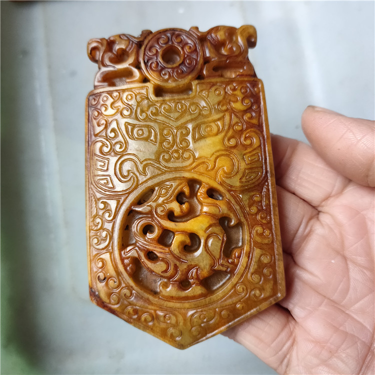 Pandantiv Xiuyu Jade cu dragon, formă geometrică, finisaj polizat, material natural, stil retro