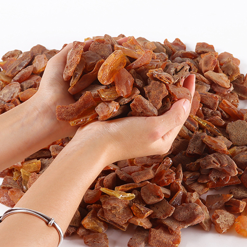 Pandantiv din chihlimbar baltic – Material: chihlimbar; Proces: natural; Sursă: naturală; Stil: minimalist modern; Ambalare: ambalaj independent