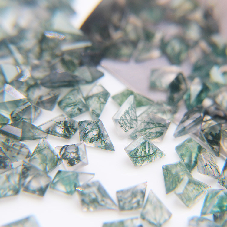 Jiangwen Moss agat în formă de kite — piatră liberă pentru inel cu bezel, piatră naturală, claritate VS, șlefuire și lustruire, personalizare