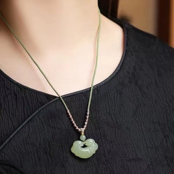 Afgan jáde medálos nyaklánc, szív alakú medállal és lotus motívummal, Új kínai stílus, Gravírozás és polírozás, VS tisztaság