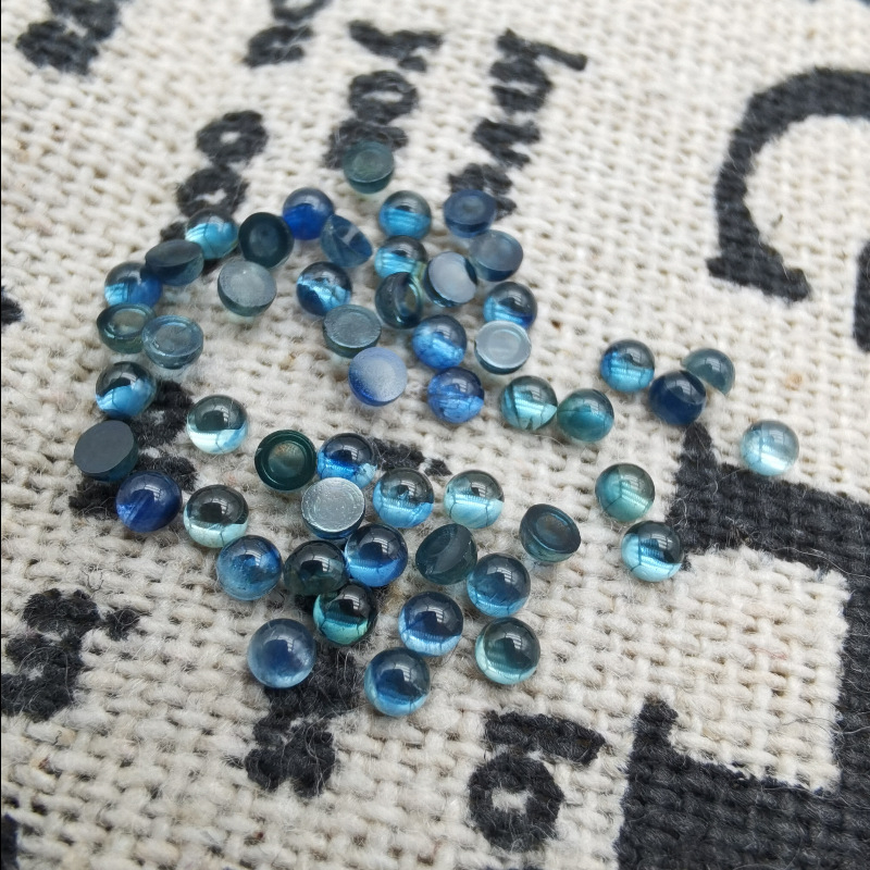 Safir natural rotund – claritate VS, bază plată, piatră semi-finisă