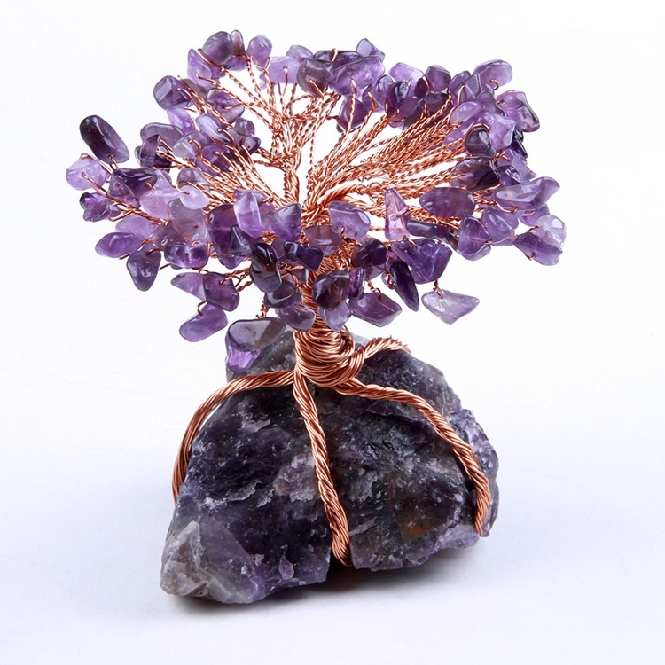 Copac noroc din cristal cu bază naturală, cristale de ametist pudră, țesute manual, formă geometrică (Material: Cristal; Proces: Șlefuire și Polisare; Sursă material: Natural; Claritate: VVS; Formă: Geometrică)