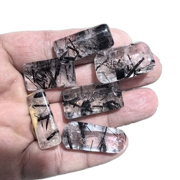 Privjesak od prirodnog kristala, moderan minimalistički stil; kategorija Peace card; kartonsko pakiranje