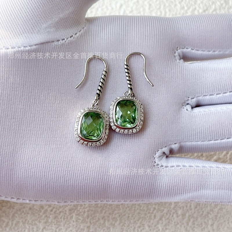 Aranyozott sárgaréz fülbevalók csavart dróttal és mikroinlay-vel, 2023 tavasz, Fashion OL