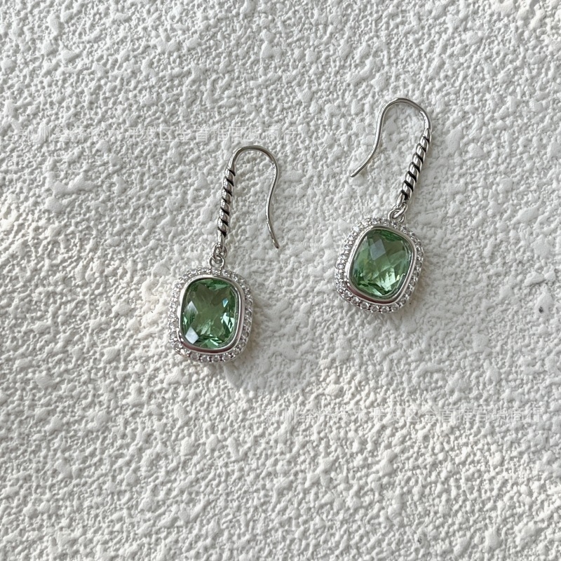 Aranyozott sárgaréz fülbevalók csavart dróttal és mikroinlay-vel, 2023 tavasz, Fashion OL