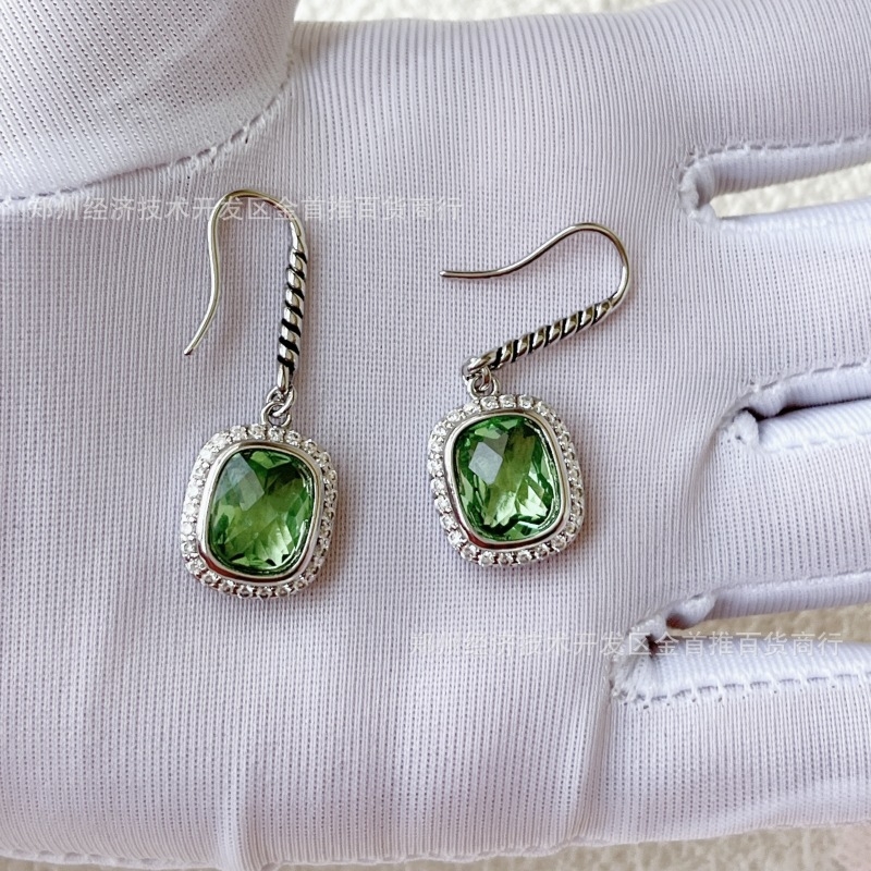 Aranyozott sárgaréz fülbevalók csavart dróttal és mikroinlay-vel, 2023 tavasz, Fashion OL