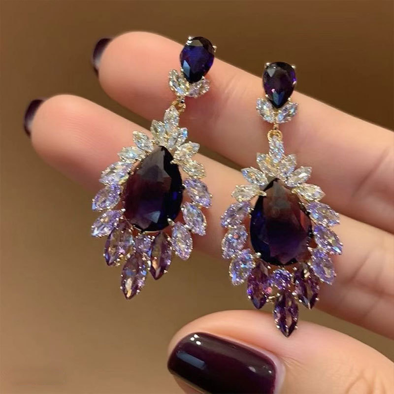 Naušnice s kapkastim oblikom, od legiranog metala, ugradnja (inlay), srednjovjekovni stil (Qinghe Jewelry)
