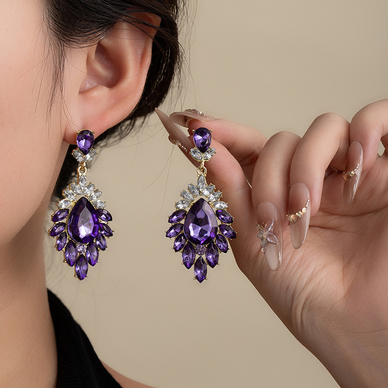 Naušnice s kapkastim oblikom, od legiranog metala, ugradnja (inlay), srednjovjekovni stil (Qinghe Jewelry)