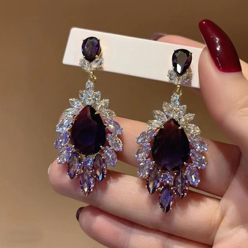Naušnice s kapkastim oblikom, od legiranog metala, ugradnja (inlay), srednjovjekovni stil (Qinghe Jewelry)