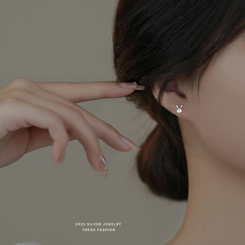 Nyúl alakú fülbevaló 925-ös ezüstből, cirkónium beépítéssel, koreai stílusú, nőknek