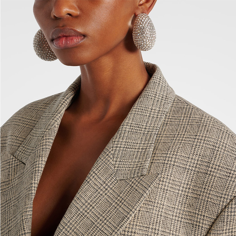 Strasszos fülbevalók, geometriai U-forma, elektroplakált felület, rozsdamentes acél tű