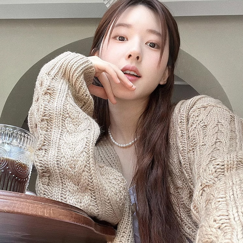 Nyaklánc édesvízi gyöngyökkel, rizs alakú, fehér, 4–5 mm, 925-ös ezüst, szövött kivitel, hossza 41–50 cm