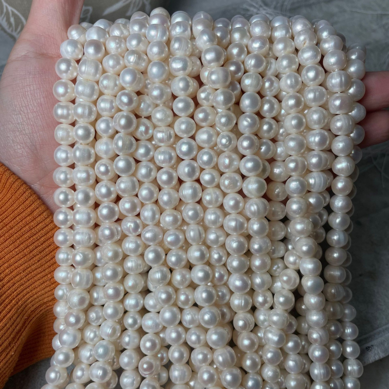 Margele od sladkovodnih bisera gotovo okruglog oblika — Bare Stone stil, gole bisere, proljeće 2024