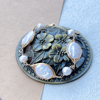 Narukvica s prirodnim biserima slatkovodnim, nepravilnog baroknog oblika, korejskog stila, proljeće 2023