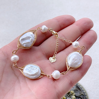 Narukvica s prirodnim biserima slatkovodnim, nepravilnog baroknog oblika, korejskog stila, proljeće 2023