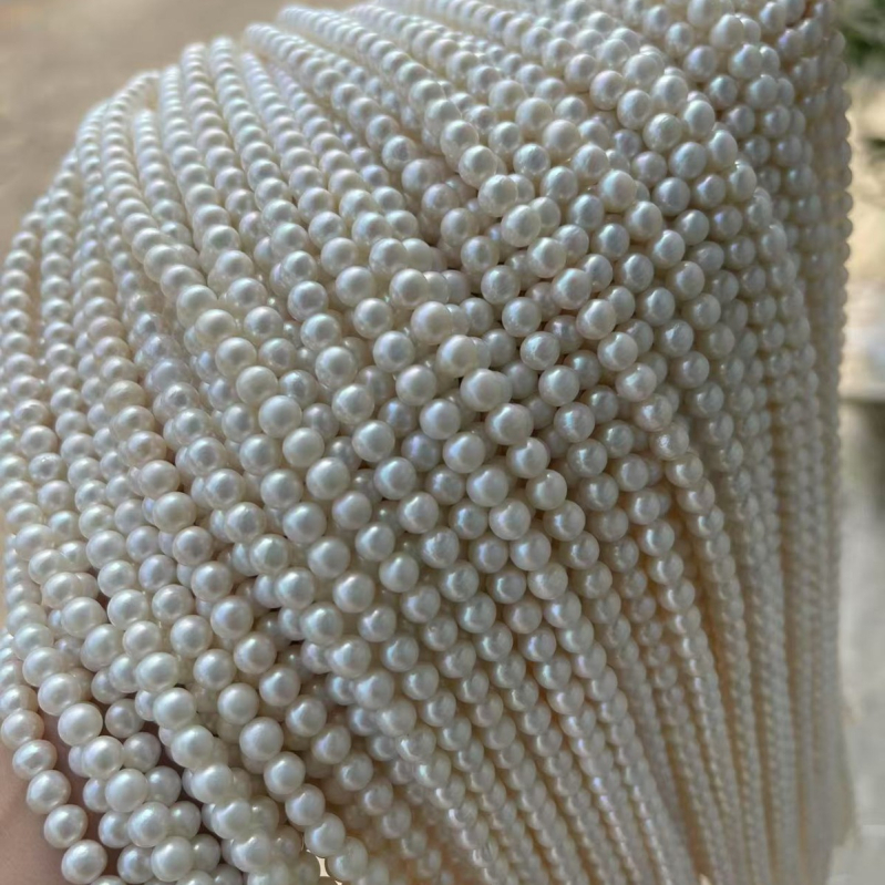 Ogrlica od slatkovodnih bisera, gotovo okruglog oblika, 925 srebra, podrijetlo Zhuji, proljeće 2024