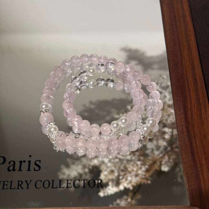 Narukvica s dvostrukim kružnim oblikom, školjkasti biseri i kristali, ručno pleteni, ženski dodatak, originalni dizajn, proljeće 2025