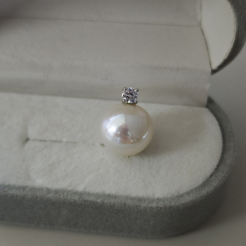 Privjesak od slatkovodne biserne perle, 12–13 mm, okruglog oblika, bijela, srebro 925, inspirirano Dianom