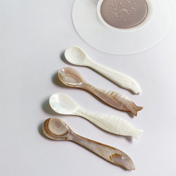 Lingură din cochilie de perlă, lucrată manual, gravată, suprafață lustruită, pentru uz casnic – amestec cafea și desert