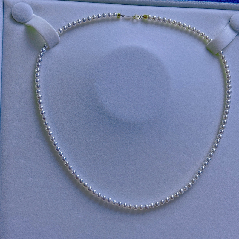 Colier din perle naturale de apă dulce, formă circulară perfectă, certificat GRC, închizătoare din aur 18K, lansare toamnă 2025.