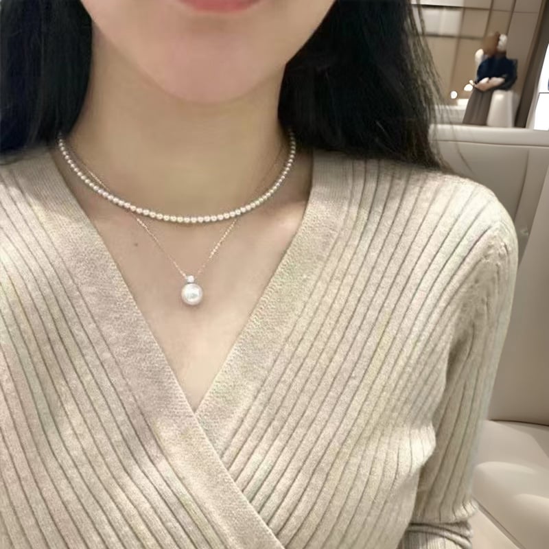 Frissvízi gyöngyökből készült nyaklánc, valódi kerek gyöngyök, ezüst 925, tavasz 2024 (frissvízi gyöngyök; valódi kerek formák; ezüst 925; tavasz 2024)