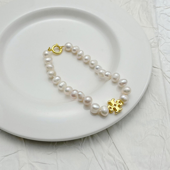 Narukvica s prirodnim perlama u obliku slova, ručno pletena, ženski uredski stil, ljeto 2025