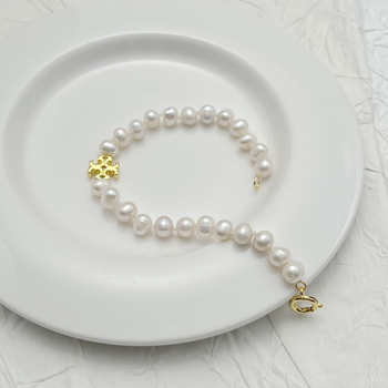 Narukvica s prirodnim perlama u obliku slova, ručno pletena, ženski uredski stil, ljeto 2025