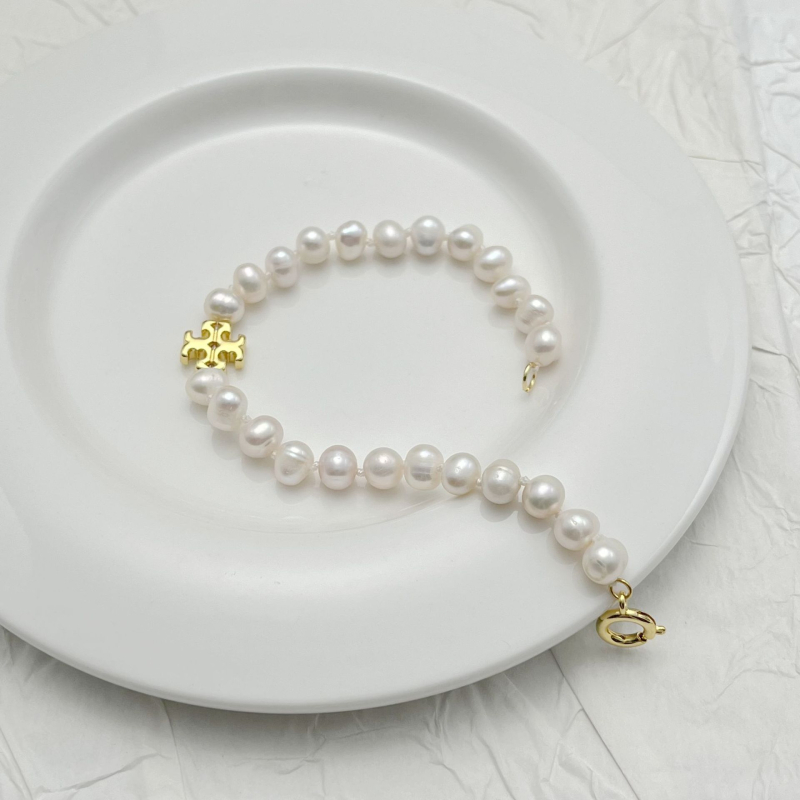 Narukvica s prirodnim perlama u obliku slova, ručno pletena, ženski uredski stil, ljeto 2025