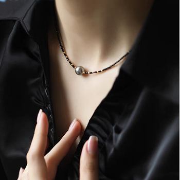 Ogrlica od imitacijiske perle s privjeskom od mother-of-pearl, Kun Ling, O- lanac, geometrijski dizajn
