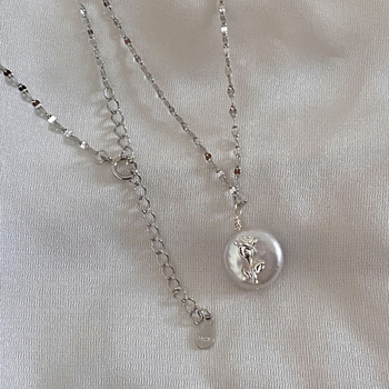 Colier din argint S925, pandantiv din sidef, lanț cu perle, design floral, stil lux ușor