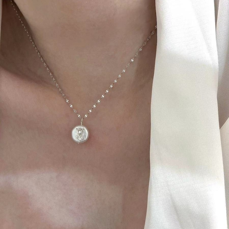 Colier din argint S925, pandantiv din sidef, lanț cu perle, design floral, stil lux ușor