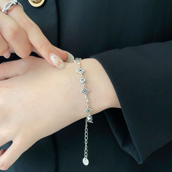 Narukvica od S925 srebra, dugini cirkon, kocka oblik, dvostrana, polirana površina