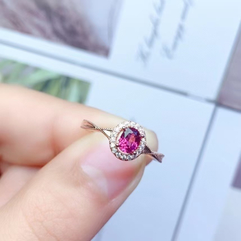 Prilagodljiv prsten od srebra 925 s prirodnim magnezij-aluminijskim granatom – elegantan ženski nakit