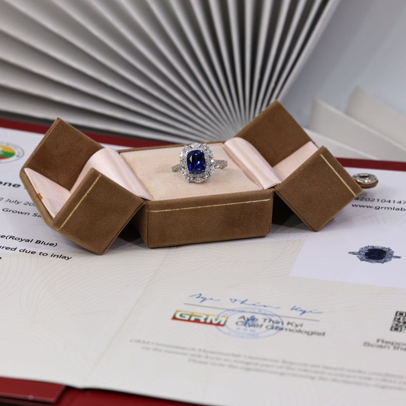 Yuhan Jewelry Пръстен от серия Принцеса със сапфир в стерлингово сребро, с инкрустирани камъни, модел R019