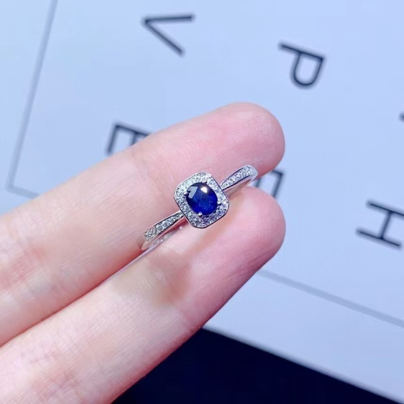 Prsten od srebra 925 sa safirom – vanjski četvrtasti oblik, unutarnji okrugli; safir kamen; elektroplating završetak; ženski casual nakit