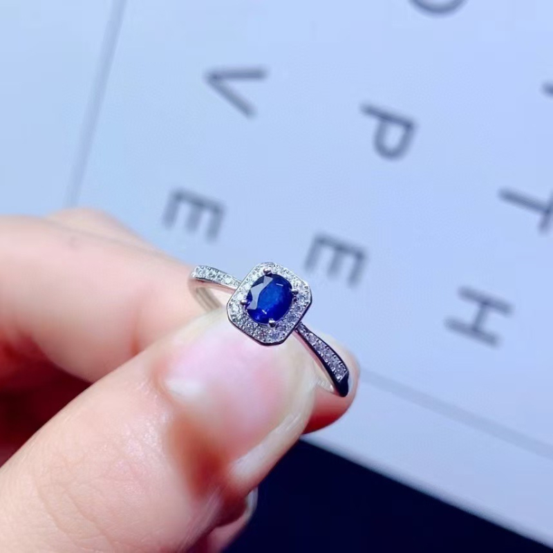 Prsten od srebra 925 sa safirom – vanjski četvrtasti oblik, unutarnji okrugli; safir kamen; elektroplating završetak; ženski casual nakit