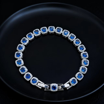 Geometrijska narukvica, pozlaćeni bakar s ugradnim sintetskim kultiviranim kristalima, ženski stil Princeza