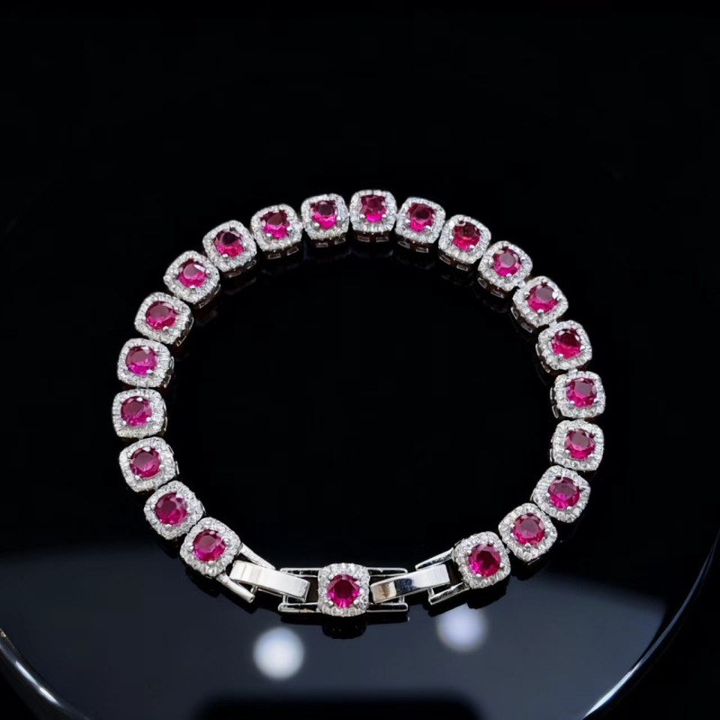 Geometrijska narukvica, pozlaćeni bakar s ugradnim sintetskim kultiviranim kristalima, ženski stil Princeza