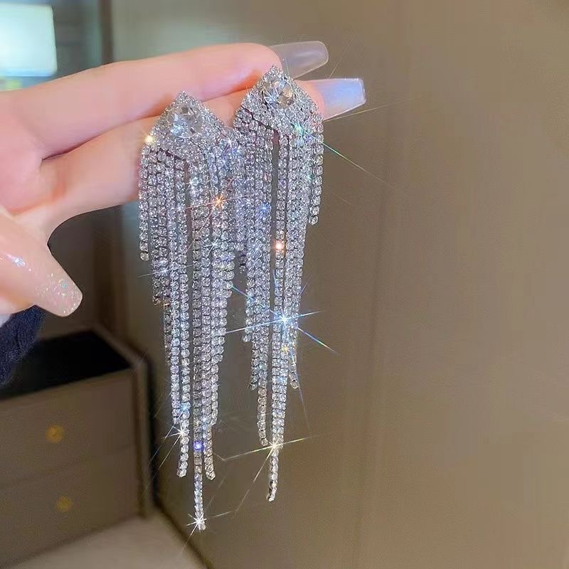 Fülbevaló és nyaklánc készlet rhinestone bojtokkal, elektroplatinált, szabályos lánccal, rhinestone medállal; minták: Szív, Vízcsepp, Harang