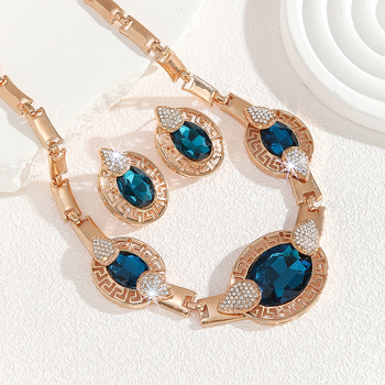 Ötvözetből készült nyaklánc és fülbevaló készlet elektroplattált bevonattal; szabályos lánc; medál anyaga: ötvözet; minták: szerelem, vízcsepp, harang