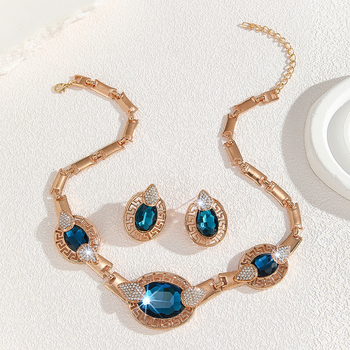 Ötvözetből készült nyaklánc és fülbevaló készlet elektroplattált bevonattal; szabályos lánc; medál anyaga: ötvözet; minták: szerelem, vízcsepp, harang