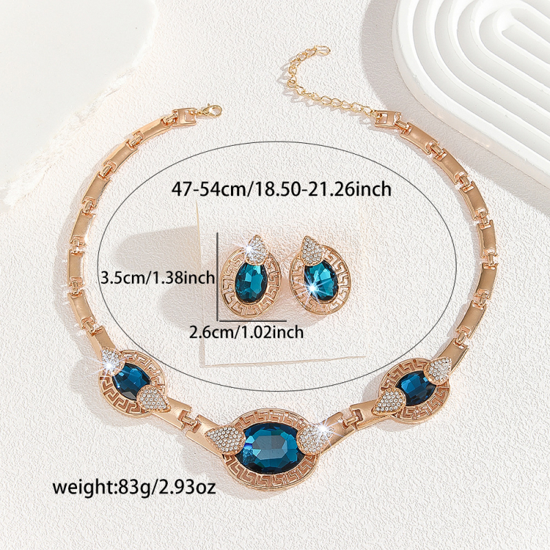 Ötvözetből készült nyaklánc és fülbevaló készlet elektroplattált bevonattal; szabályos lánc; medál anyaga: ötvözet; minták: szerelem, vízcsepp, harang