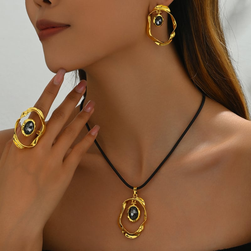 Női ékszerszett: geometriai, szabálytalan formájú nyaklánc és fülbevaló, ötvözet, gyémántokat beágyazott kristályok, könnyed luxus stílus, tartalmaz fülbevalót, nyakláncot és karkötőt