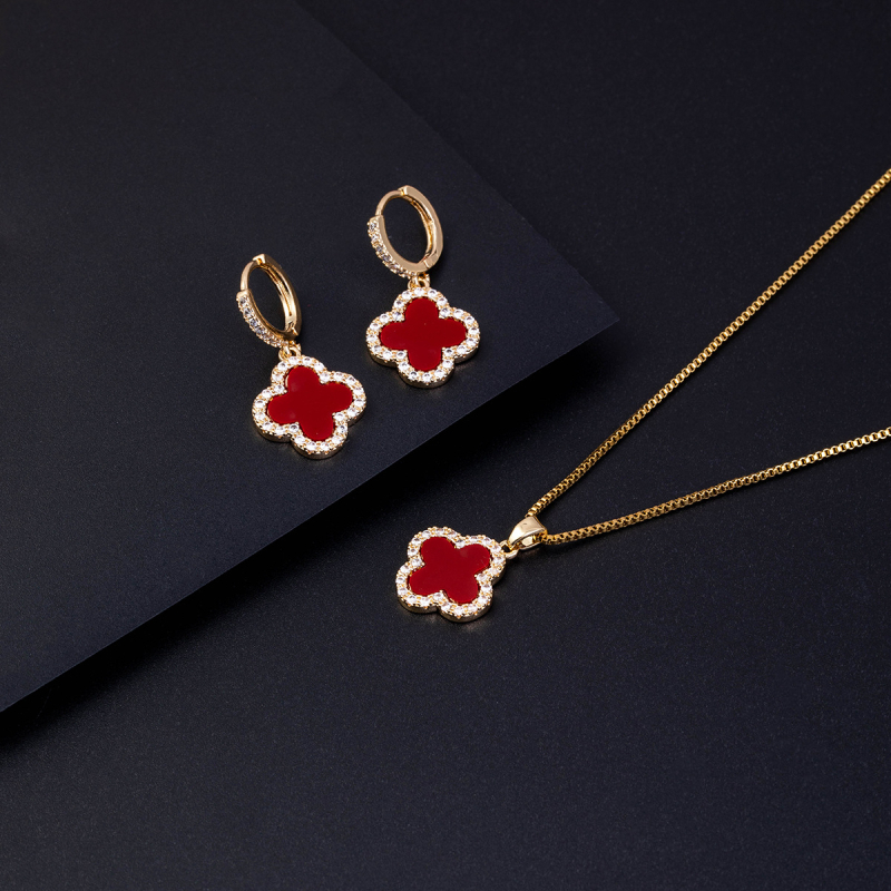 Ékszerkészlet: fülbevaló és nyaklánc koreai Tweed stílusban, négylevelű virág mintával és mikroberakott gyémántokkal, réz elektroplatírozással, szabványos lánccal, tavasz 2025